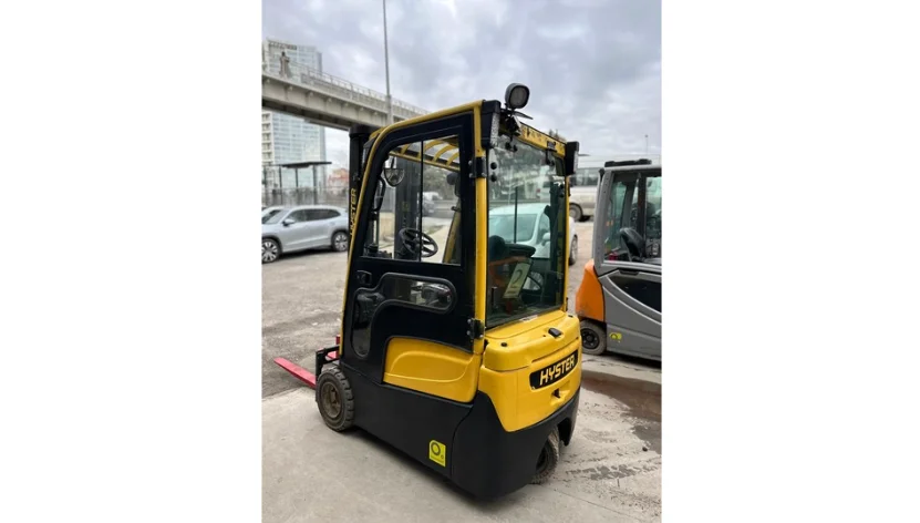 HYSTER J1.6 SWB - KABİNLİ- TRIPLEKS - 1.6 TON