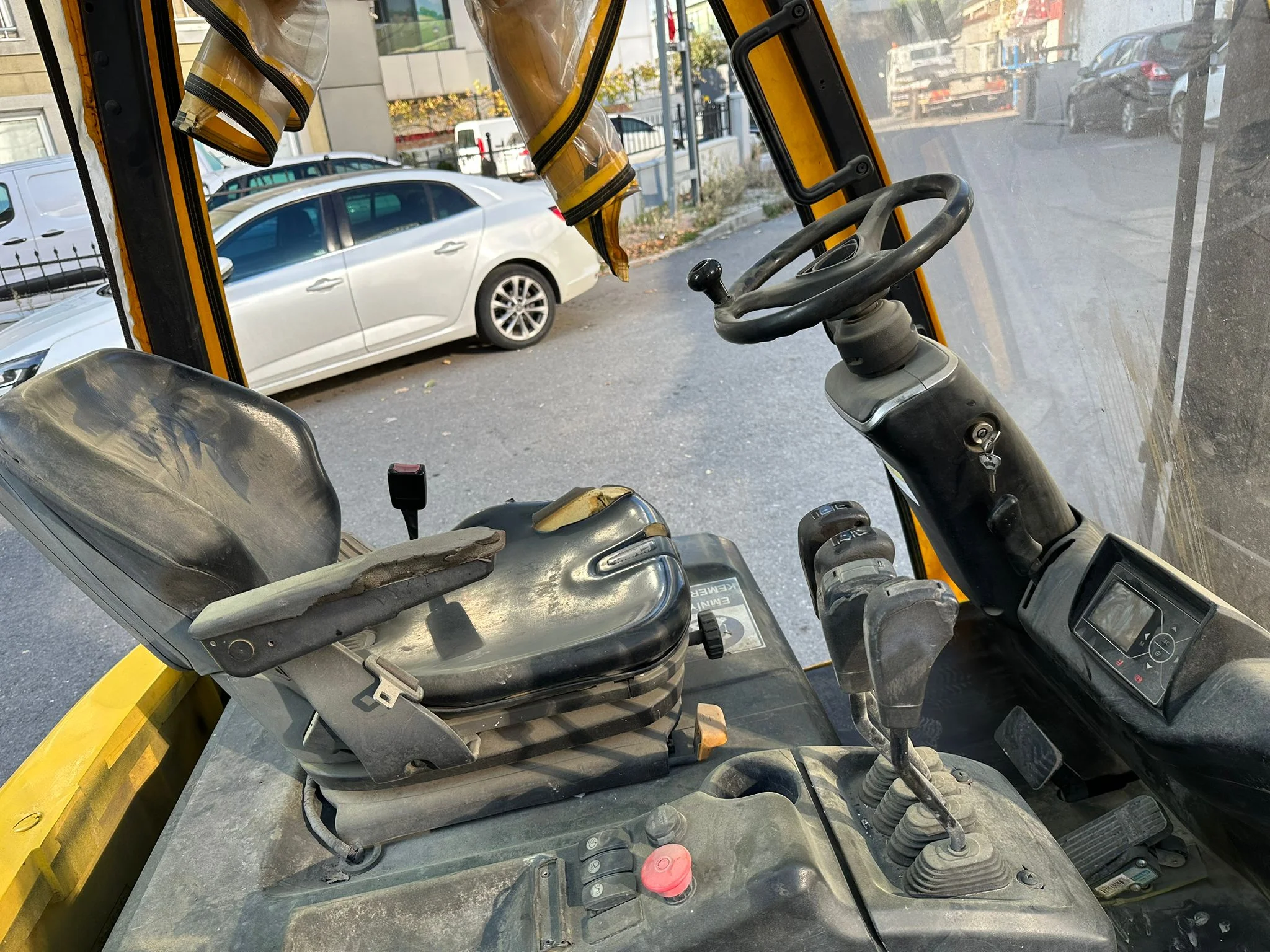 ​HYUNDAI 20BT-9 (3 TEKER) - 2 TON - AKÜLÜ FORKLİFT